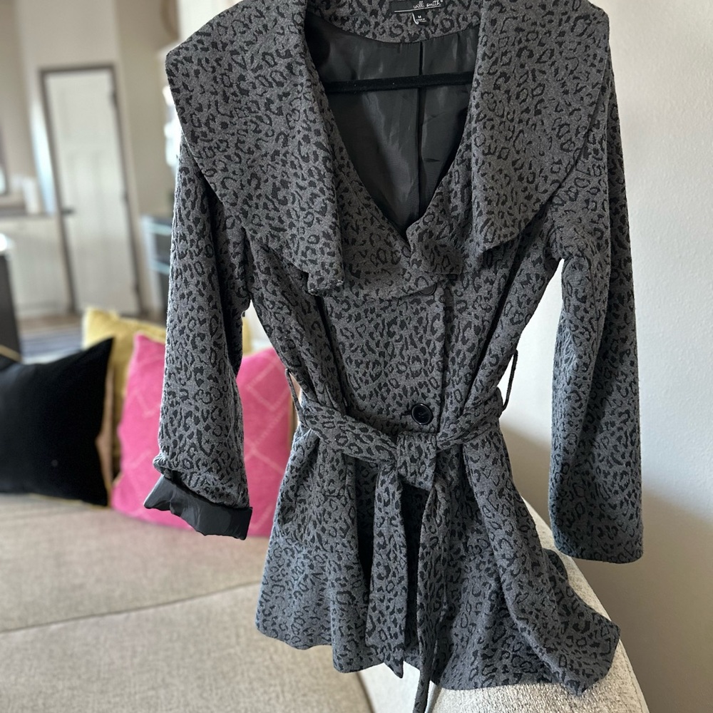 Leopard slightly ruffled collar belted jacket worn once